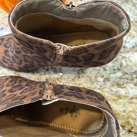 Style & Co. Leopard faux suede ankle boots Excellent UNUSED condition!! 7M - Picture 12 of 16